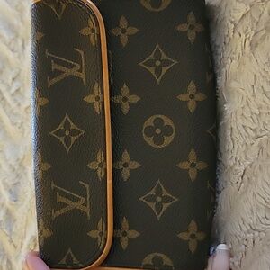 EUC Louis Vuitton Florentine Monogram Pochette